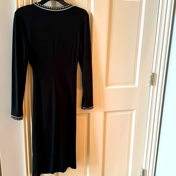 Cache V Neck Dress - Picture 2 of 8